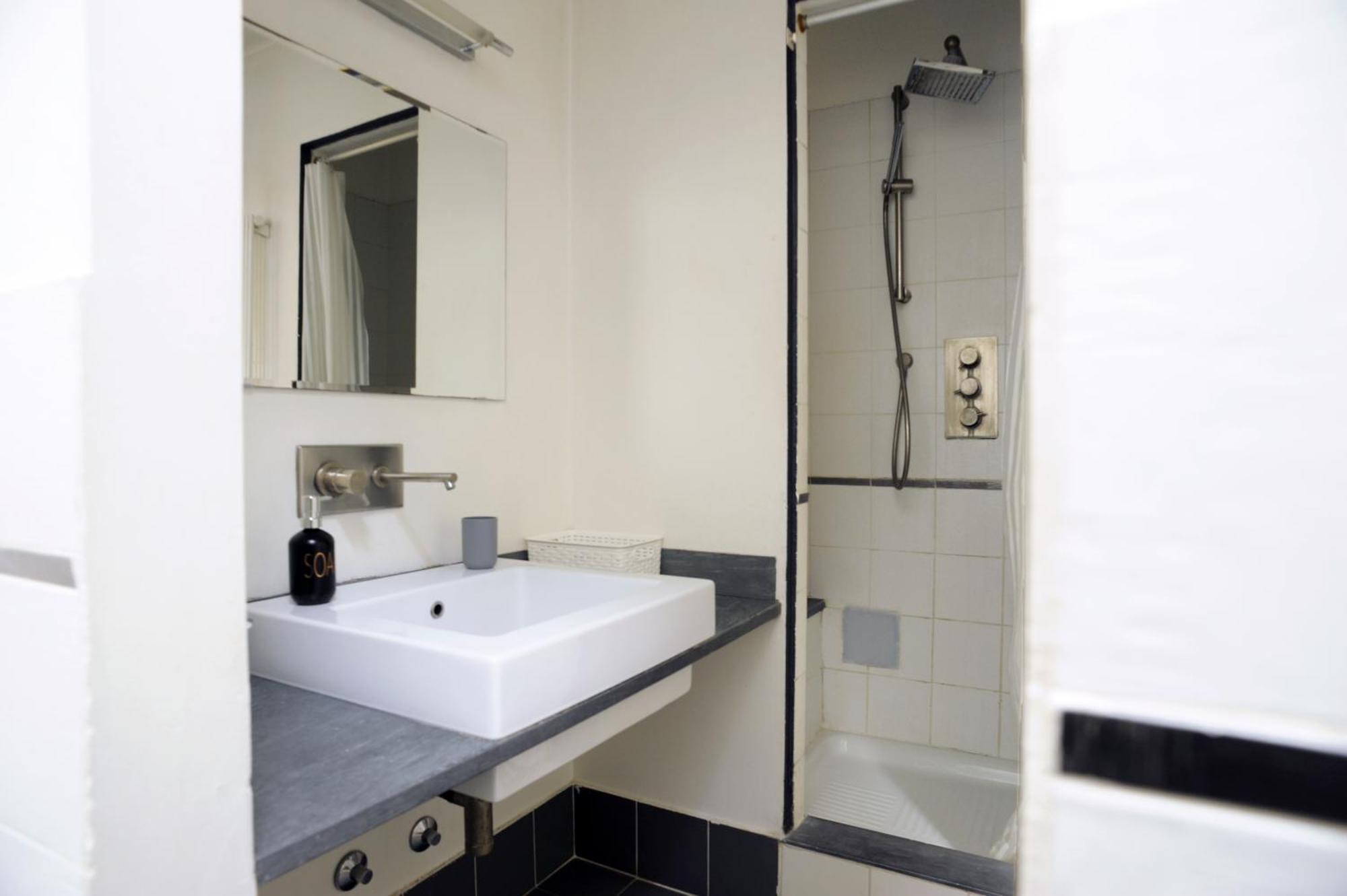 Sant Ambrogio Courtyard Room In Shared Flat Mailand Exterior foto
